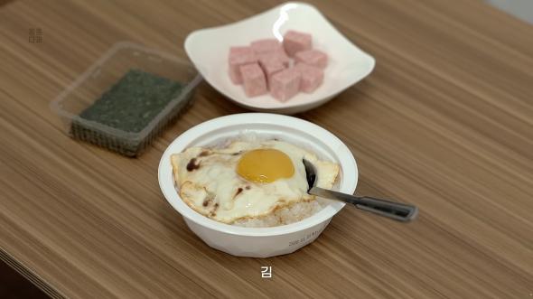 目玉焼きとスパムと海苔